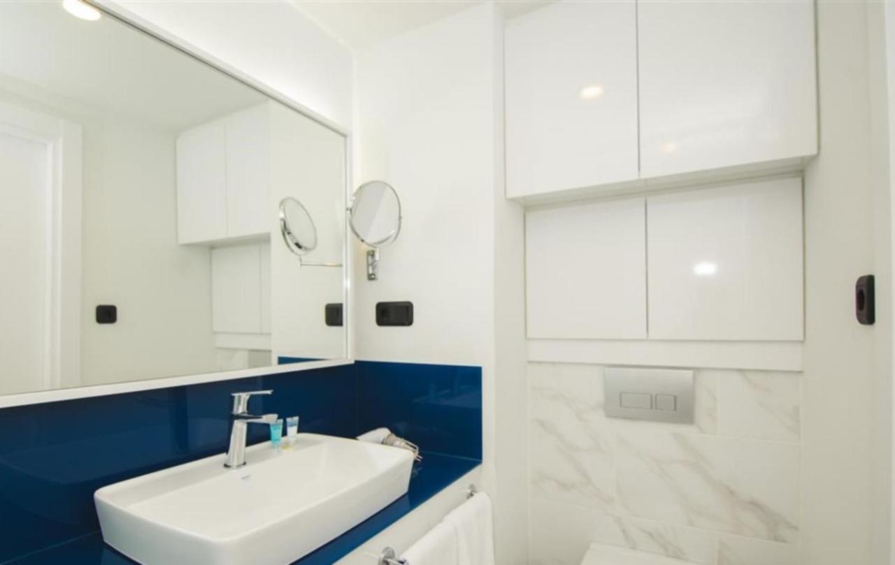 Delux Sea View Aparthotel In Orbi City Батуми Экстерьер фото