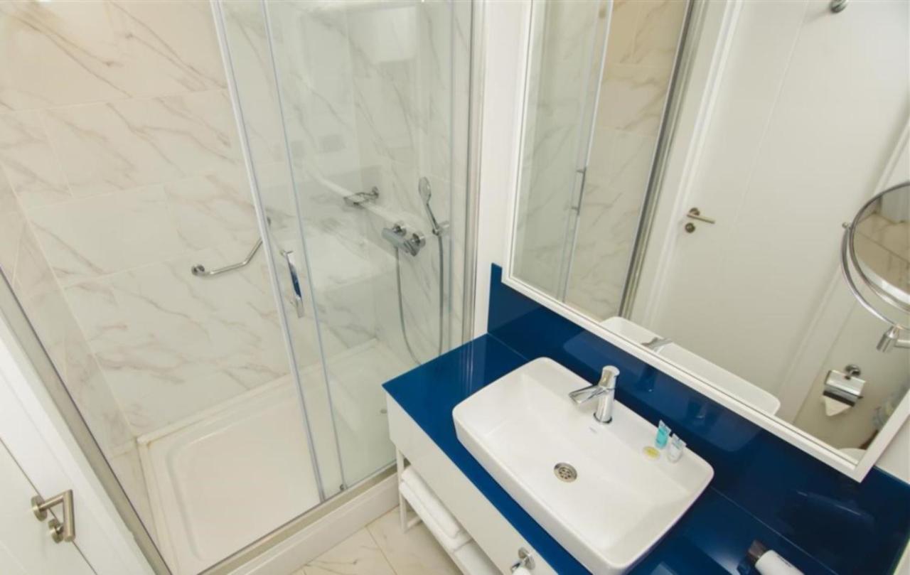 Delux Sea View Aparthotel In Orbi City Батуми Экстерьер фото
