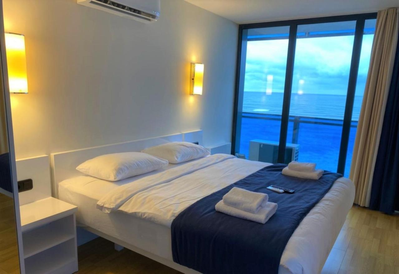 Delux Sea View Aparthotel In Orbi City Батуми Экстерьер фото
